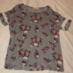 JUNIORS. Soft floral T-shirt